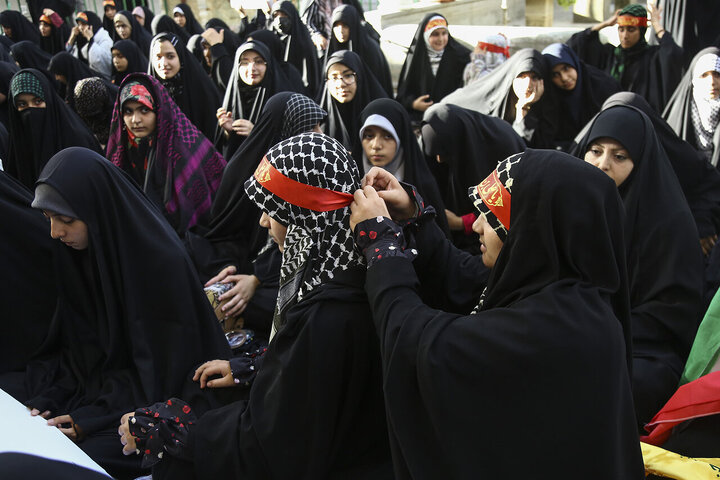 Photos: Fatemi teens support Iran's armed forces