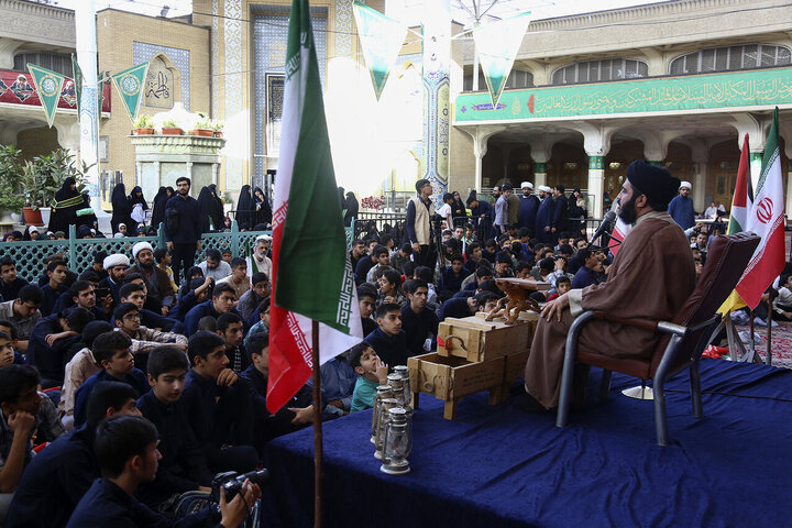 Photos: Fatemi teens support Iran's armed forces