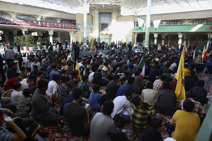 Photos: Fatemi teens support Iran's armed forces