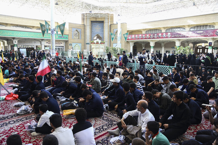 Photos: Fatemi teens support Iran's armed forces