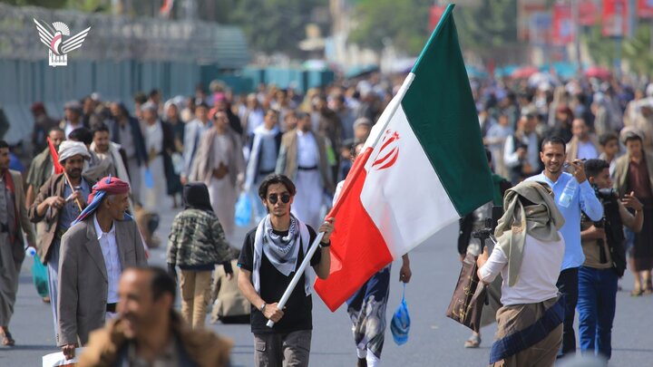 تقرير مصور/ الحشود الغفيرة اليمنية تؤكد وقوفها مع إيران ضد العدوان الصهيوني الغاشم