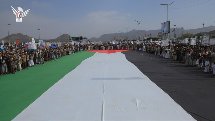 تقرير مصور/ الحشود الغفيرة اليمنية تؤكد وقوفها مع إيران ضد العدوان الصهيوني الغاشم