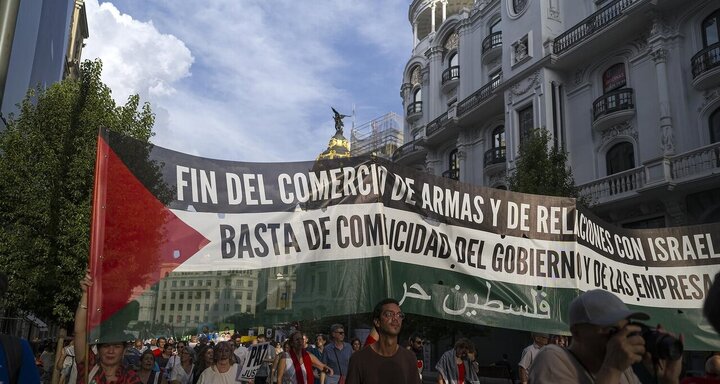 هزاران نفر در مادرید علیه نسل‌کشی رژیم صهیونی در غزه تظاهرات کردند