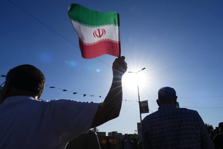 مسيرة شعبية في الكاظمية المقدسة تصدح بالتضامن مع إيران والتنديد بالعدوان