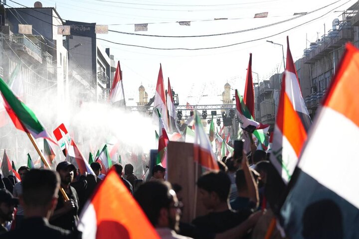 مسيرة شعبية في الكاظمية المقدسة تصدح بالتضامن مع إيران والتنديد بالعدوان