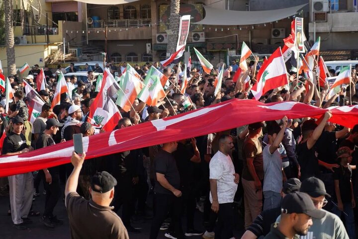 مسيرة شعبية في الكاظمية المقدسة تصدح بالتضامن مع إيران والتنديد بالعدوان