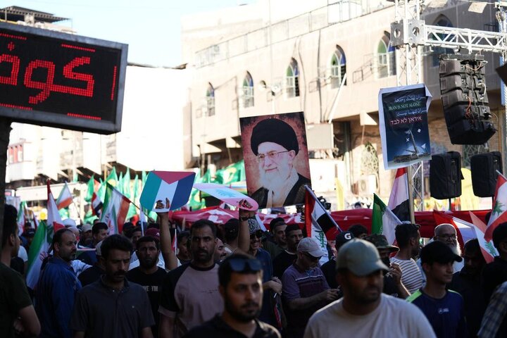 مسيرة شعبية في الكاظمية المقدسة تصدح بالتضامن مع إيران والتنديد بالعدوان