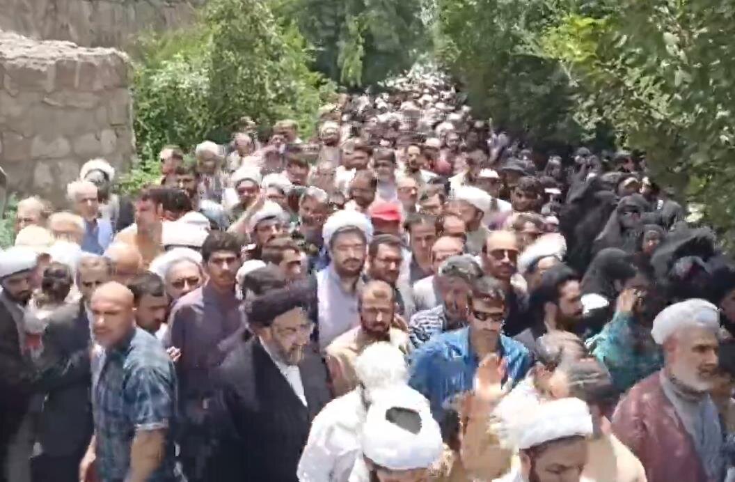 فيديو | مشاركة واسعة في صلاة الجمعة بمدينة قم