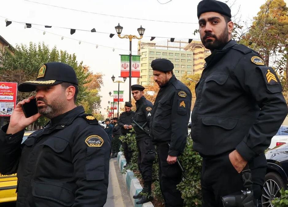 الشرطة الإيرانية تعتقل 22 شخصا على صلة بأجهزة تجسس الکیان الصهيوني بقم