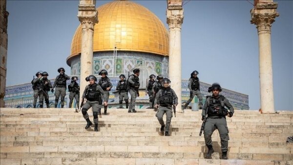 Israeli occupation police block thousands from performing Friday prayer at Al-Aqsa Mosque