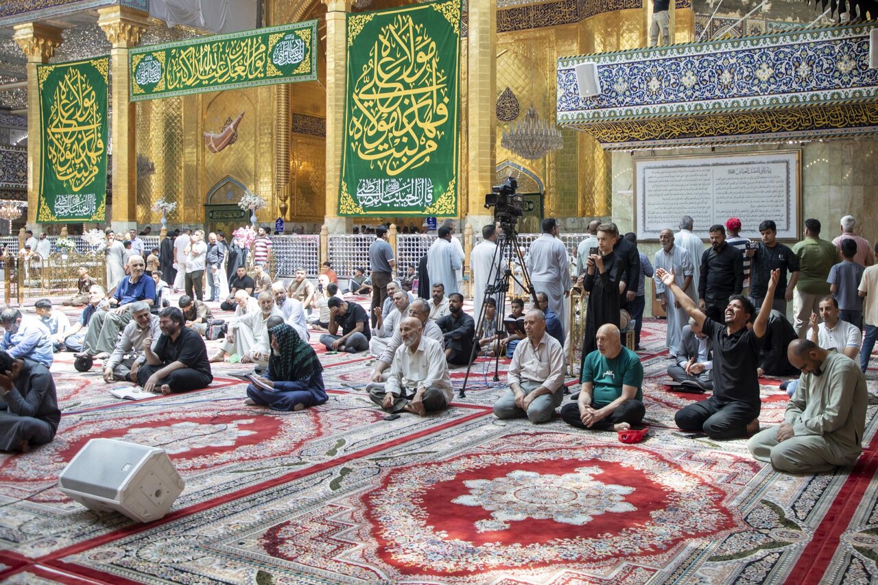 Pilgrims perform rituals of reading Dua al-Nudbah at shrine of Aba al-Fadl al-Abbas (+Photos)