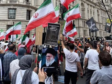 Galeri Foto: Demonstrasi Warga Inggris Mengutuk Agresi Militer Rezim Zionis Terhadap Iran