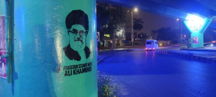 عکس خبری | انتشار تصاویر مقام معظم رهبری در شهر کراچی پاکستان