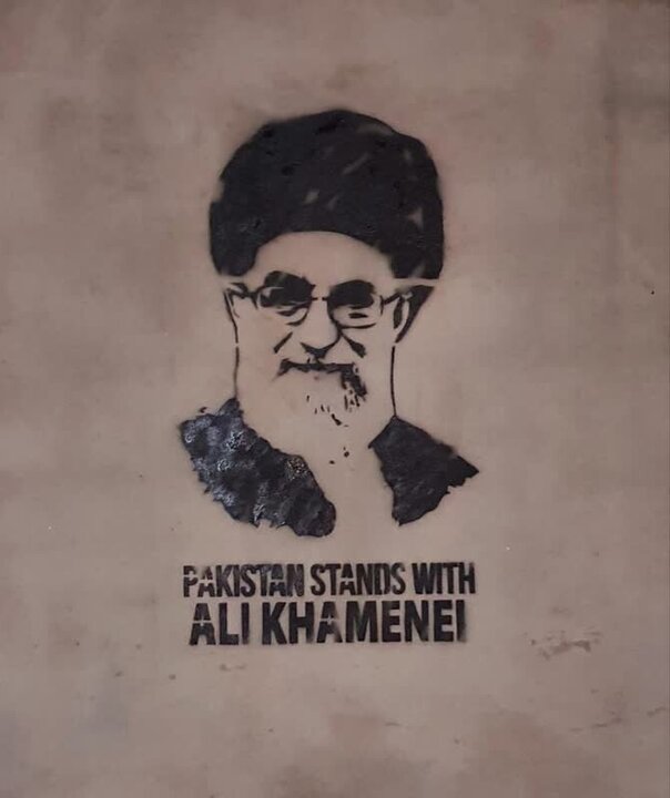 Photos: Pictures of Supreme Leader published in Karachi, Pakistan