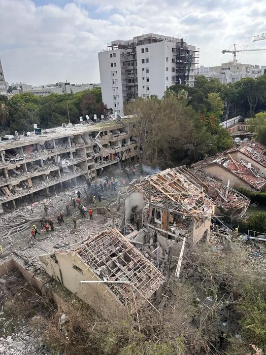 تقرير مصور/ جانب من الدمار الواسع بفعل صواريخ ايرانية في اراضي محتلة بفلسطين