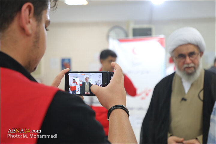 Photos: Ayatollah Ramazani attends Qom Blood Donation Center