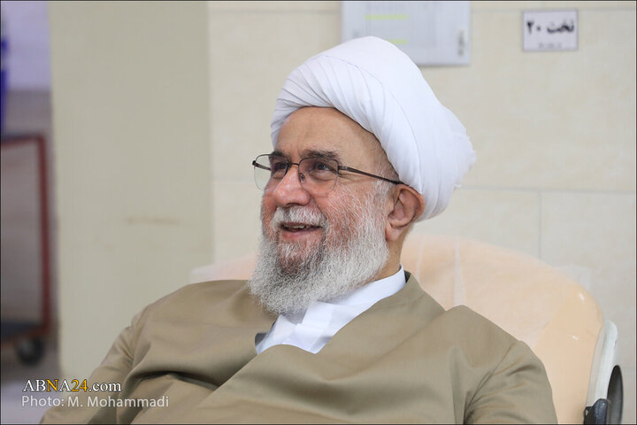 Photos: Ayatollah Ramazani attends Qom Blood Donation Center