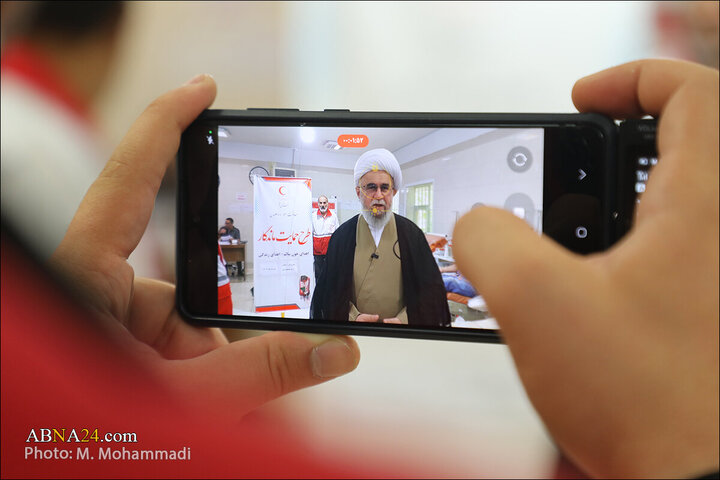 Photos: Ayatollah Ramazani attends Qom Blood Donation Center