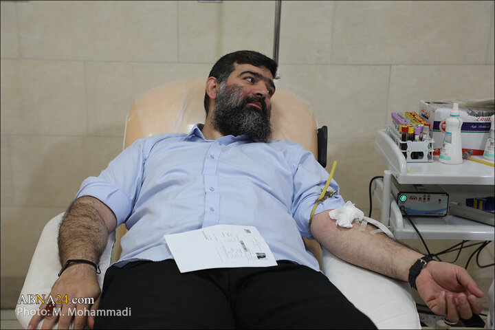 Photos: Ayatollah Ramazani attends Qom Blood Donation Center