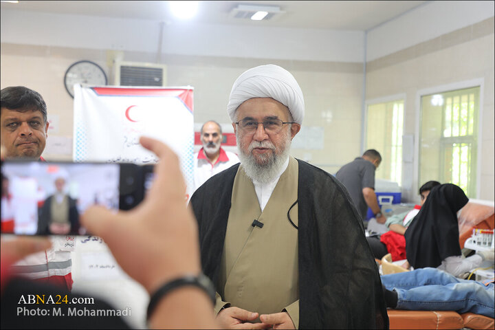 Photos: Ayatollah Ramazani attends Qom Blood Donation Center
