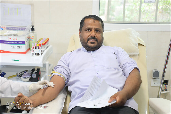 Photos: Ayatollah Ramazani attends Qom Blood Donation Center