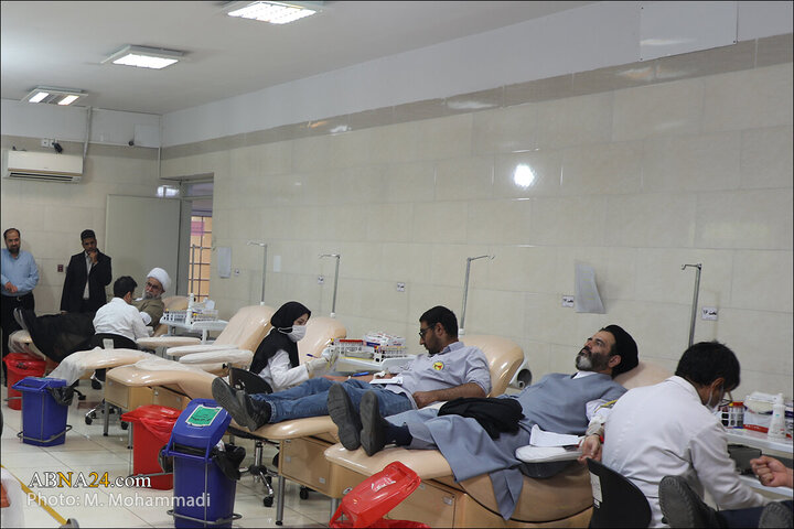 Photos: Ayatollah Ramazani attends Qom Blood Donation Center