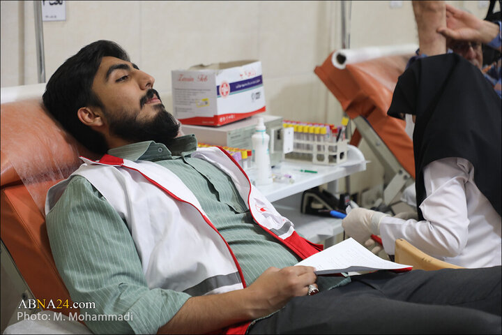 Photos: Ayatollah Ramazani attends Qom Blood Donation Center