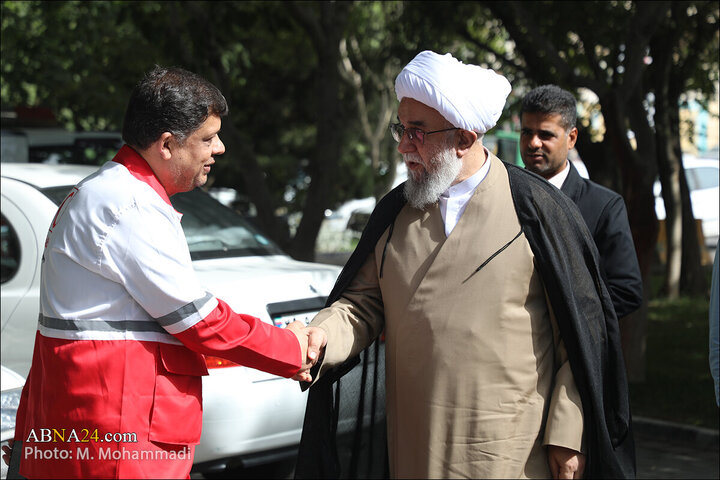 Photos: Ayatollah Ramazani attends Qom Blood Donation Center