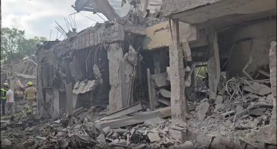 Yəhudi faşistlərin mediaları: İranın yalnız bir raketi bu xarabalığı yaradıb! \ Video