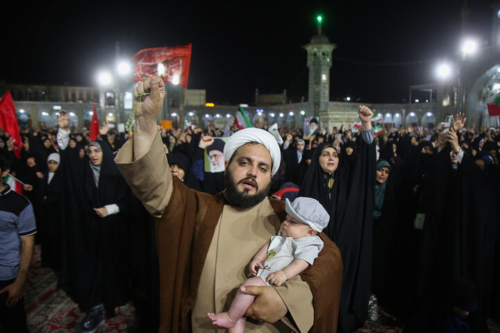 گزارش تصویری | اعلام انزجار و فریاد انتقام مردم قم علیه تجاوز آمریکا به خاک ایران