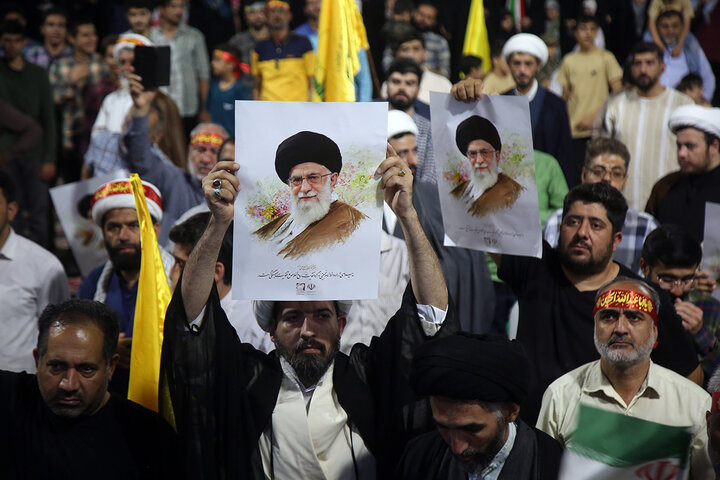 گزارش تصویری | اعلام انزجار و فریاد انتقام مردم قم علیه تجاوز آمریکا به خاک ایران