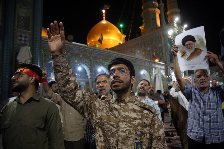 گزارش تصویری | اعلام انزجار و فریاد انتقام مردم قم علیه تجاوز آمریکا به خاک ایران