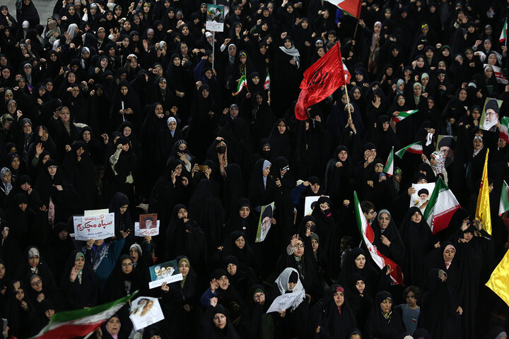 گزارش تصویری | اعلام انزجار و فریاد انتقام مردم قم علیه تجاوز آمریکا به خاک ایران