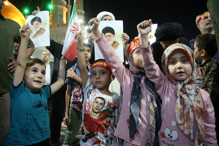 گزارش تصویری | اعلام انزجار و فریاد انتقام مردم قم علیه تجاوز آمریکا به خاک ایران