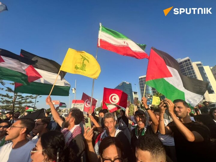 تقرير مصور/ مسيرة تضامنية للشعب التونسي مع غزة وإيران أمام السفارة الإمريكية في تونس