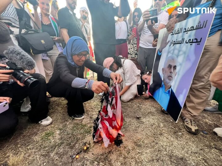 تقرير مصور/ مسيرة تضامنية للشعب التونسي مع غزة وإيران أمام السفارة الإمريكية في تونس