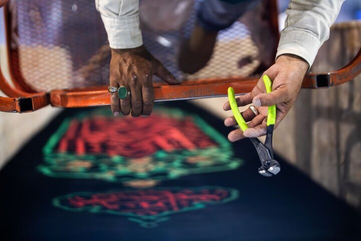 تصاویری از سیاه پوش شدن حرم امام حسین(ع) در آستانه محرم