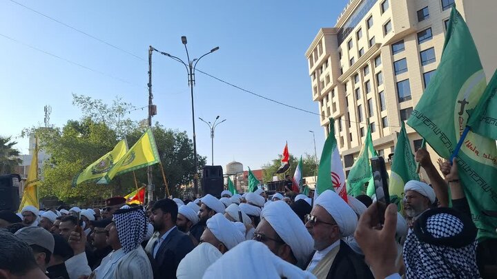 تجمع پرشور طلاب و اساتید حوزه عملیه نجف در اعلام همبستگی با مردم ایران