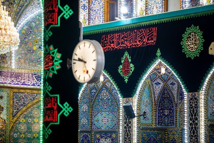 تصاویری از سیاه پوش شدن حرم امام حسین(ع) در آستانه محرم