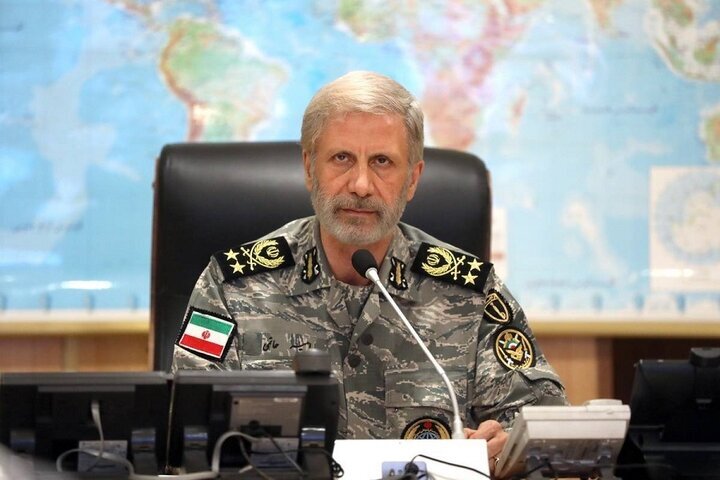 فەرماندەی گشتی ئەرتەشی ئێران: وڵامدانەوە بە ئەمریکا حاشا هەڵنەگرە فەرماندەی گشتی ئەرتەشی ئێران: وڵامدانەوە بە ئەمریکا حاشا هەڵنەگرە