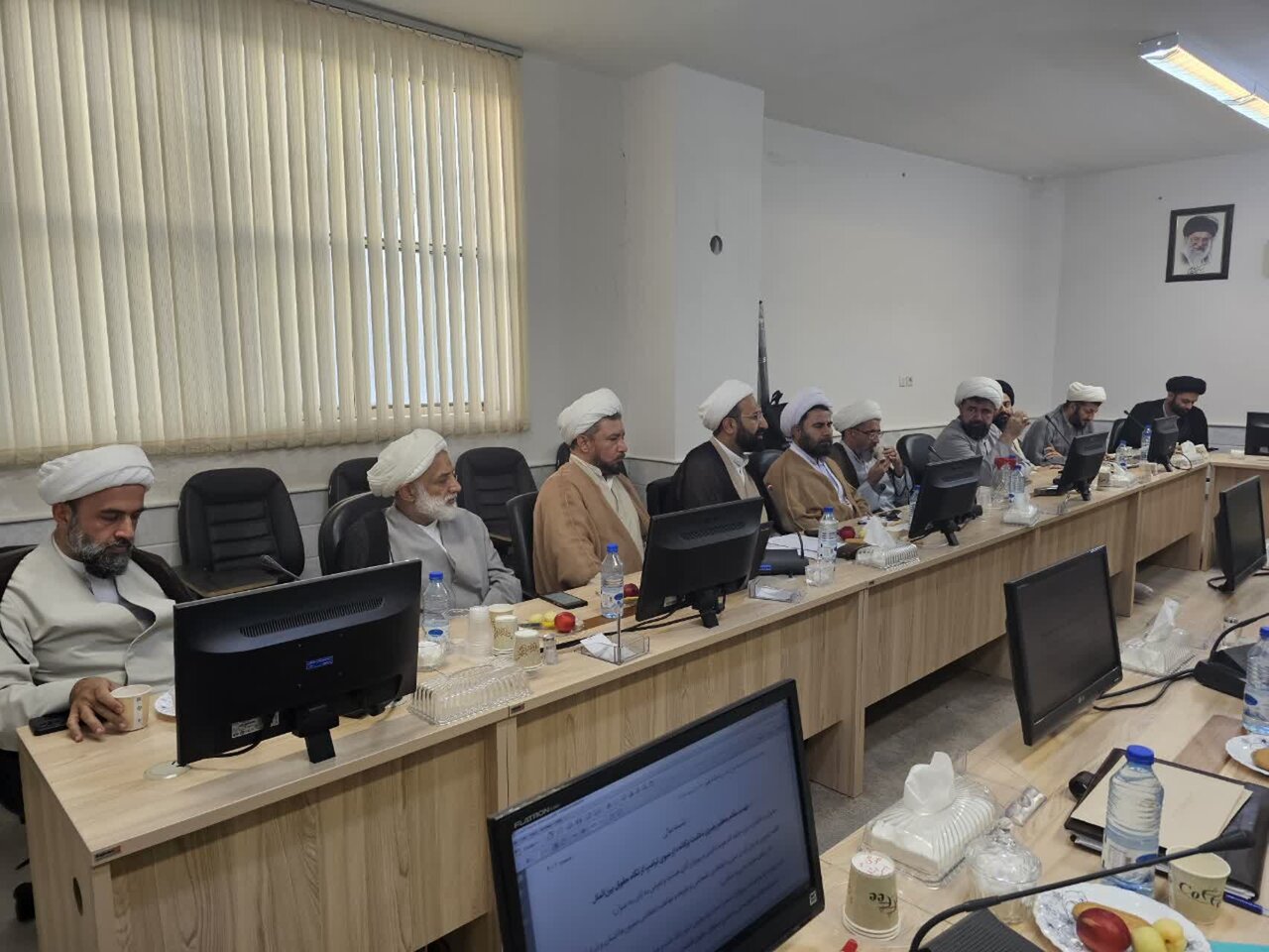 تهدید مقامات مذهبی و سران کشوری از نظر فقه و حقوق در قم مورد بررسی قرار گرفت + تصاویر