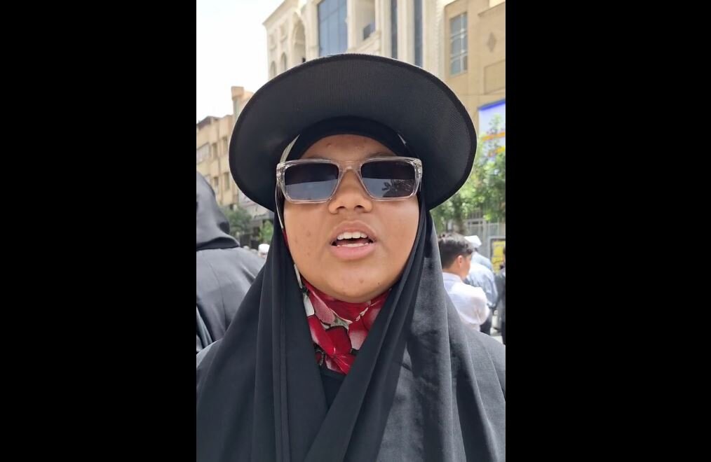 Video: This is how an Indian girl describes the Qom solidarity march