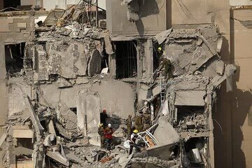 تقرير مصور/ دمار كبير خلفه صاروخ إيراني في منطقة بتل أبيب