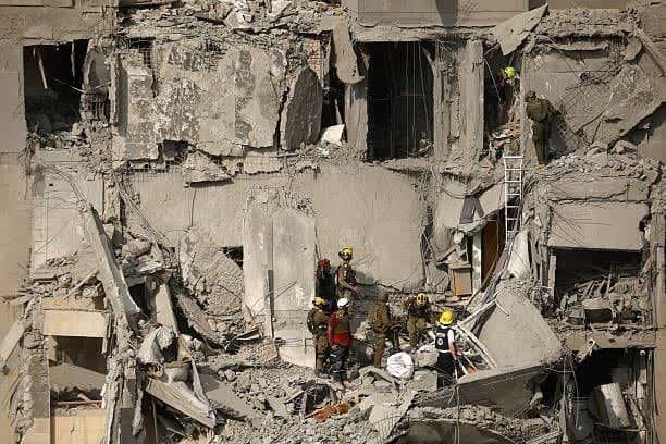 تقرير مصور/ دمار كبير خلفه صاروخ إيراني في منطقة بتل أبيب