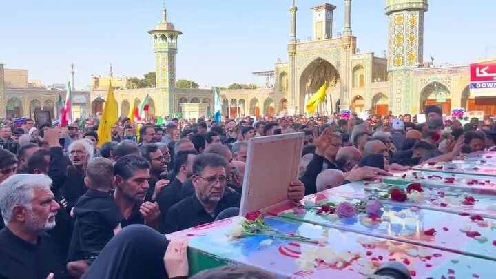 ویدیو | تشییع پیکر شهدای مقابله با اسرائیل و آمریکا در قم