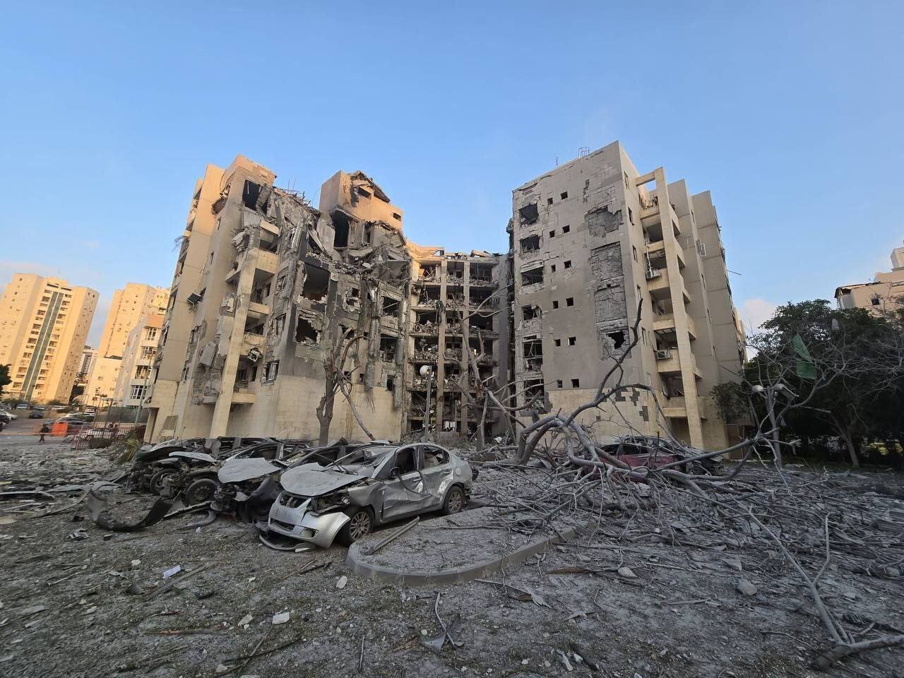 فيديو | مشاهد جوية للدمار في بئر السبع جراء الضربة الصاروخية الإيرانية صباح اليوم