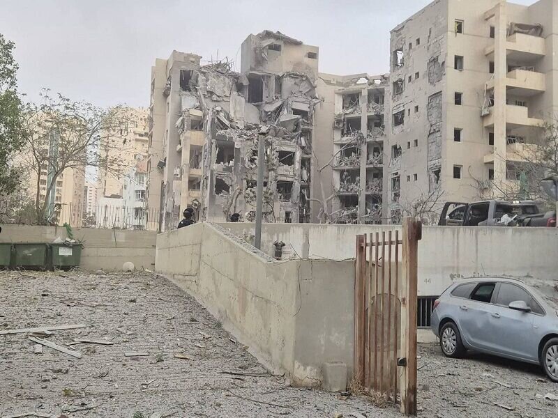 İran füzelerinin isabeti İsrail’in güneyini sarstı