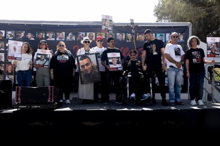 عائلات الأسرى الإسرائيليين تطالب بضم غزة لاتفاق وقف إطلاق النار مع إيران