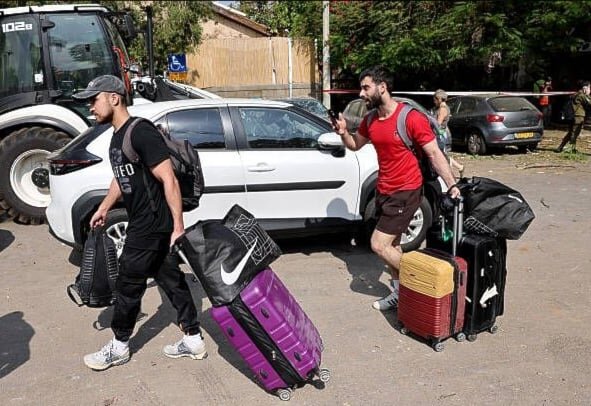 شوارع "تل أبيب" خالية والمستوطنون يهربون منها تحت وقع الصواريخ الإيرانية