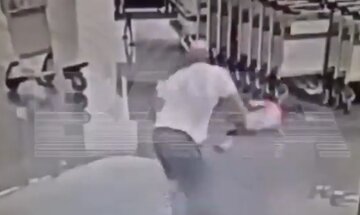 ماسکو ایئرپورٹ میں اسرائیلی درندے کا ایک چھوٹے بچے پر مہلک حملہ / ایرانی سفیر کی وضاحت